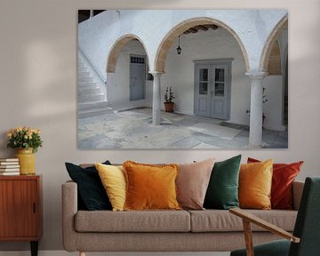 Cour avec chapelle sur l'île d'Hydra.