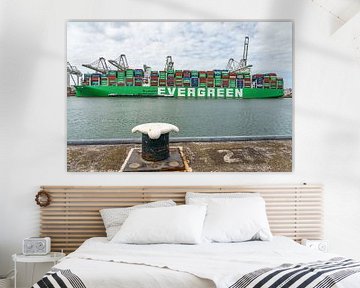 Containerschip Ever Atop van Evergreen. van Jaap van den Berg