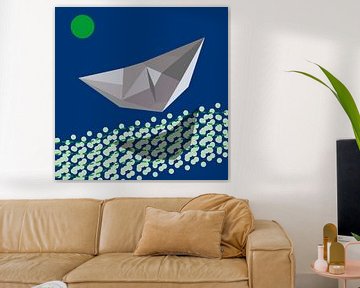 Bateau en papier et lune verte. Paysage géométrique abstrait moderne en bleu et vert. sur Dina Dankers
