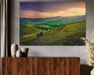 Vignobles des Langhe au lever du soleil, Neive, Piémont, Italie sur Stefano Orazzini