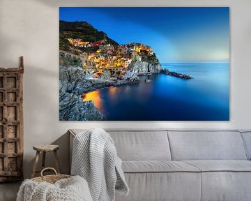 Blauw uur boven Manarola. Cinque Terre, Italië van Stefano Orazzini