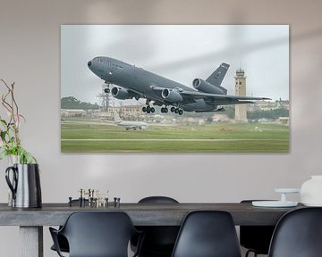 Take-off U.S. Air Force McDonnell Douglas KC-10 Extender. van Jaap van den Berg