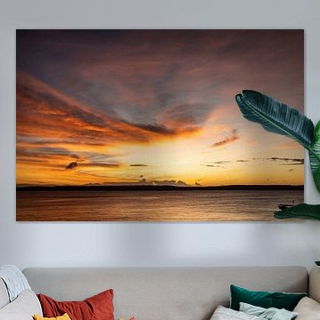 Coucher de soleil calme sur les tropiques