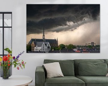 Stormwolken boven Zwolle tijdens een zomerse onweersbui