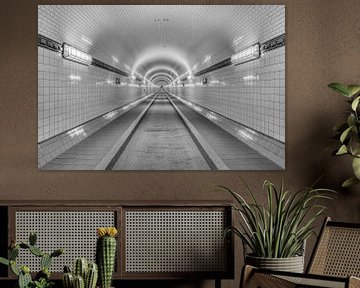Vieux tunnel de l'Elbe à Hambourg noir et blanc sur Michael Valjak