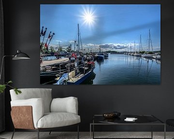 Zonnestralen in de haven van Thiessow van GH Foto & Artdesign