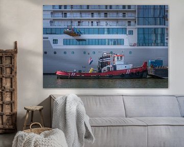 Sleepboot Waterpoort bij Cruiseschip van Jan Georg Meijer