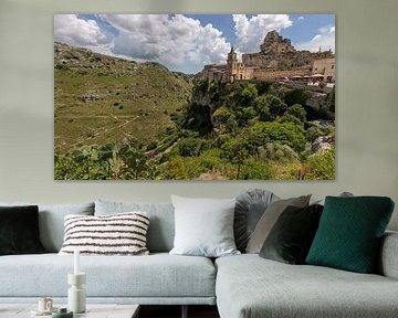 Zicht op San Pietro Caveoso in Matera, Italië van Joost Adriaanse