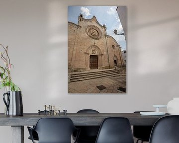 Voorgevel van kathedraal Santa Maria Assunta in Ostuni, Italië van Joost Adriaanse