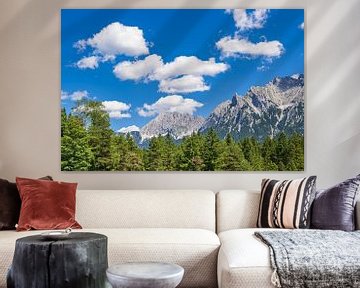 Landschaft mit Blick auf das Karwendelgebirge bei Mittenwald von Rico Ködder