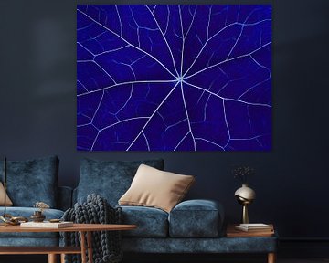 Nerveus Blauw (Bladnerven in Kobaltblauw) van Caroline Lichthart