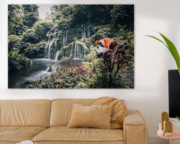 Betoverende waterval in de jungle van Bali, Indonesië van Troy Wegman