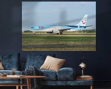 TUI Boeing 737-800 vertrekt vanaf de Polderbaan. van Jaap van den Berg