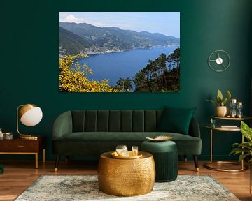 Vue de quatre des cinq Cinque Terre, Ligurie, Italie, avec un ciel ensoleillé, une mer bleue et des  sur Studio LE-gals