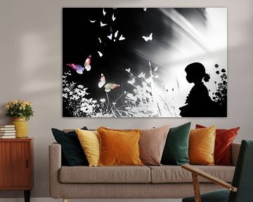 La fillette et les papillons multicolores dans un monde en noir et blanc sur ButterflyPix