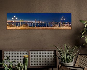 Venetië op het San Marcoplein in de ochtend. van Voss Fine Art Fotografie