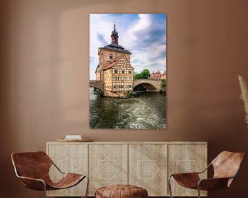 Het historische oude stadhuis in Bamberg aan de rivier de Regnitz van ManfredFotos