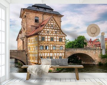 Het historische oude stadhuis in Bamberg aan de rivier de Regnitz van ManfredFotos