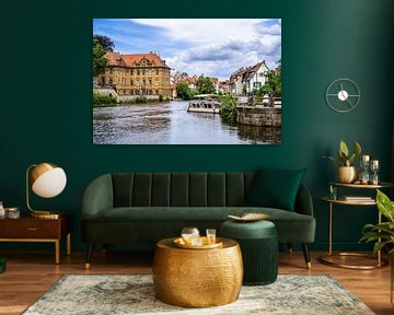 Het kunstenaarshuis Villa Concoridia aan de rivier de Regnitz in de historische oude binnenstad van  van ManfredFotos