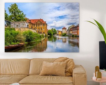 Het kunstenaarshuis Villa Concoridia aan de rivier de Regnitz in de historische oude binnenstad van 