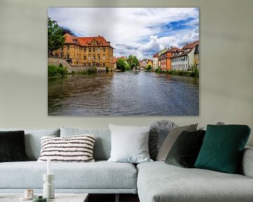Het kunstenaarshuis Villa Concoridia aan de rivier de Regnitz in de historische oude binnenstad van 