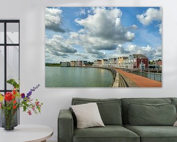 Maisons colorées sur le Rietplas au bord de la promenade, ciel bleu avec nuages sur Ad Jekel