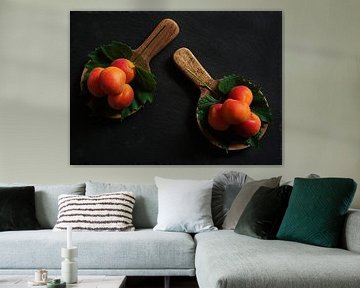 Nature morte estivale et joyeuse avec des abricots. sur Saskia Dingemans Awarded Photographer