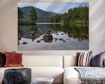 Blick über Loch An Eilein in den schottischen Highlands. von Haarms