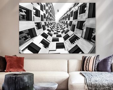 Hotel Motel One Berlin in schwarz-weiß von Ilya Korzelius