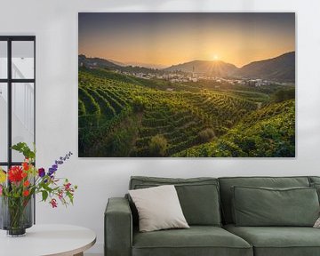 Guia dorp en wijngaarden bij zonsopgang. Prosecco heuvels, Italië van Stefano Orazzini