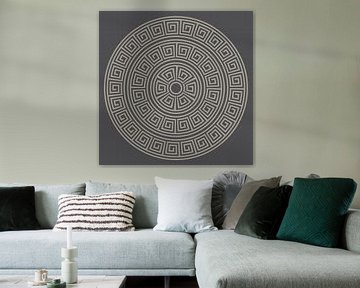 Griechisches Mäander-Muster. Moderne abstrakte geometrische Kunst in Dunkelgrau von Dina Dankers