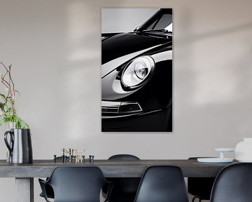 Porsche Close-up - Minimalistische Zwart-Wit Kunst van Surreal Media
