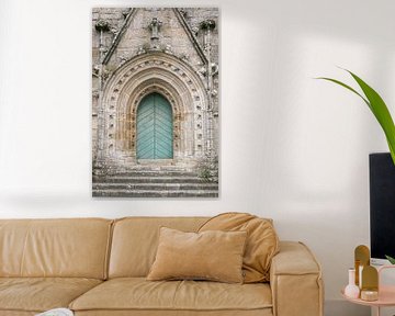 Turquoise deur kerk Bretagne | Frankrijk foto print | Kleurrijke reisfotografie van HelloHappylife