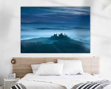 Blauwe mistige ochtend in Val d 'Orcia. Toscane van Stefano Orazzini