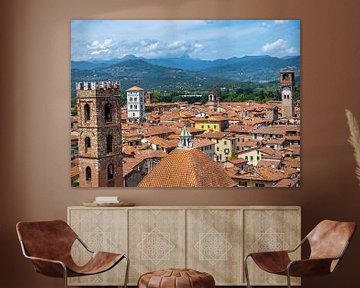Blick über die Stadt Lucca in Italien, Toskana van Animaflora PicsStock