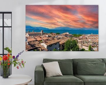 Blick über Desenzano del Garda am Gardasee bei Sonnenuntergang sur Animaflora PicsStock