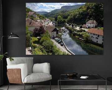 Rivierzicht Lods, Doubs, Frankrijk van Imladris Images