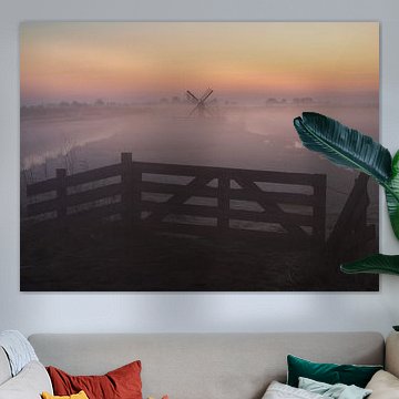 Un lever de soleil brumeux aux Pays-Bas