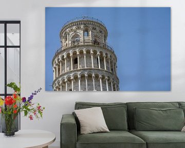 Schiefer Turm von Pisa auf Blauen Hintergrund von Animaflora PicsStock