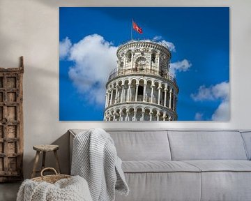 Schiefer Turm von Pisa auf Blauen Hintergrund van Animaflora PicsStock
