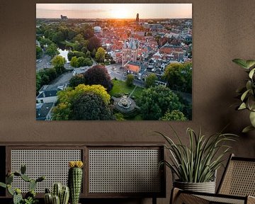 Zwolse sassenpoort bei Sonnenuntergang, aufgenommen mit einer Drohne von Bas van der Gronde