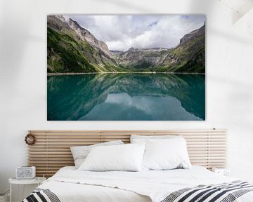 Sich spiegelnde Berge im Schweizer See von Alida Stam-Honders