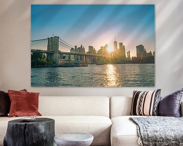 Dramatische zonsondergang boven de skyline van New York City van Patrick Groß