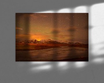 Noorderlicht boven IJslands landschap von Hannie Bom