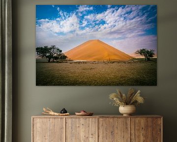 Zandduin in de Namib woestijn door Namibia van Patrick Groß