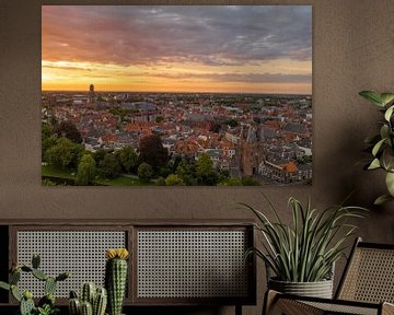 Sommerlicher Sonnenuntergang über Zwolle von oben gesehen von Sjoerd van der Wal Fotografie