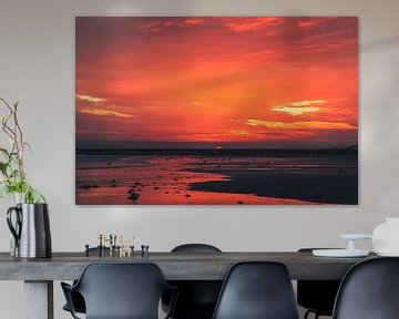 Roter Sonnenaufgang auf Norderney, Ostfriesland von Catrin Grabowski
