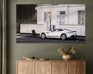 Zilvere Aston Martin V8 Vantage in Londen van Ansho Bijlmakers