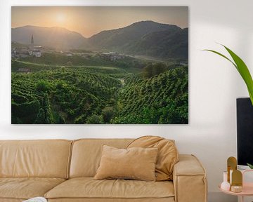 Wijngaarden en Guia dorp in de Prosecco heuvels. Italië van Stefano Orazzini