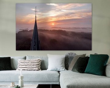 Kerktoren in de mist. van Hans Buls Photography